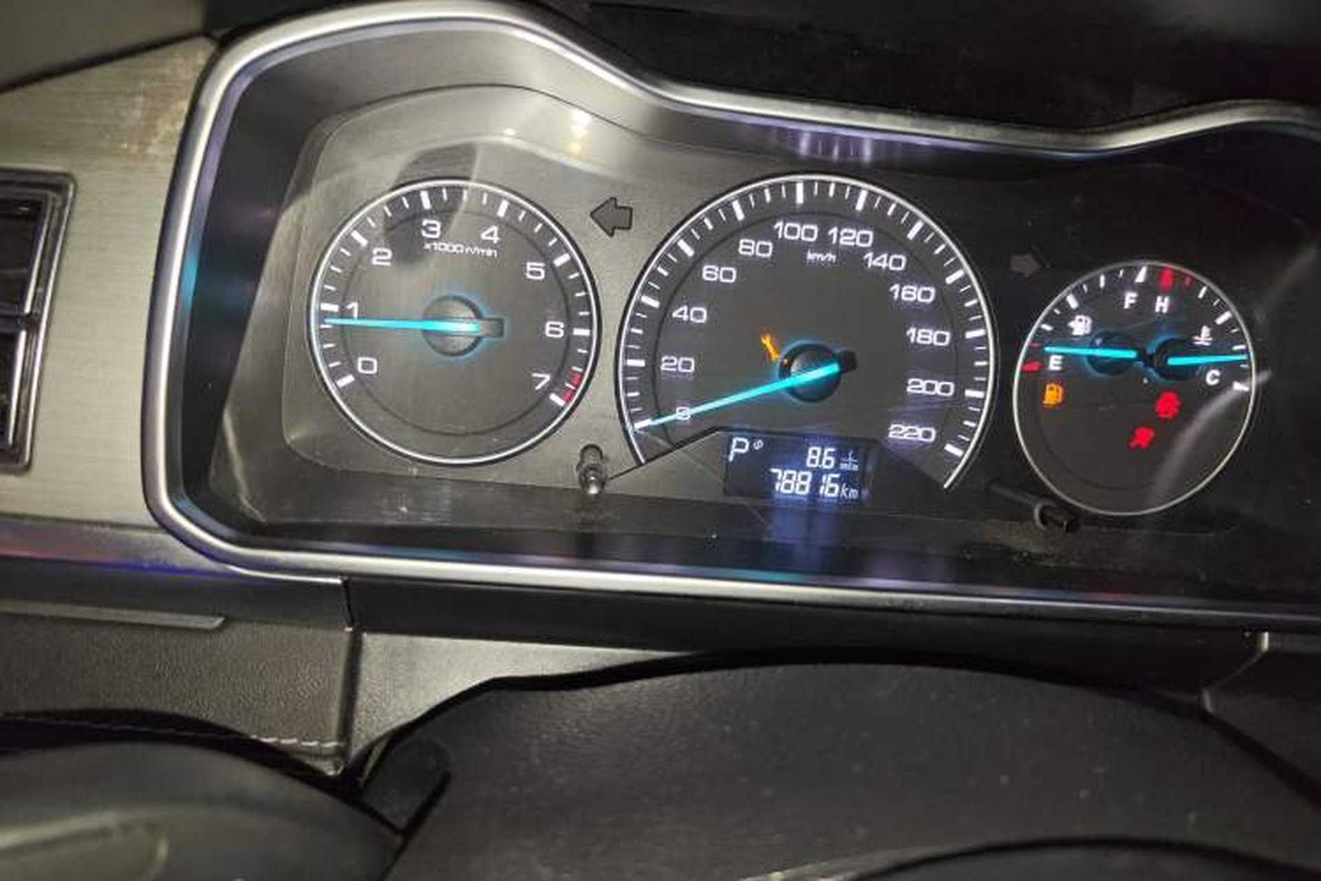 Used Zotye Domy X7 2018 2.0T Automatic Luxury Version Odometer Close Up