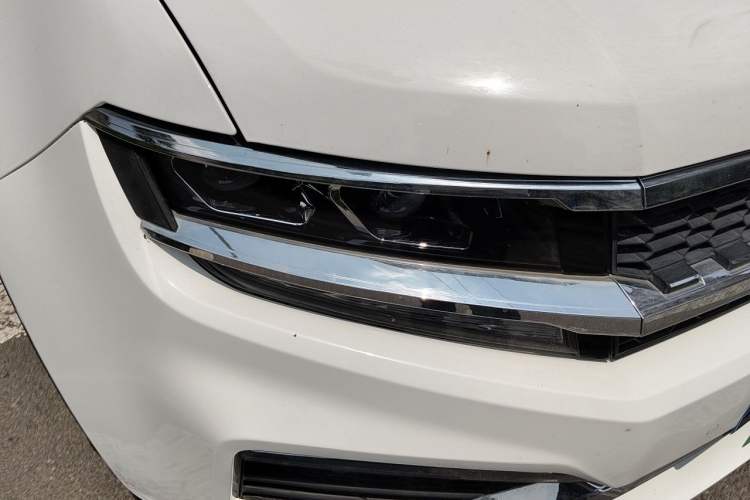 Used Zotye Domy X7 2018 2.0T Automatic Supreme Edition Right Front Headlight
