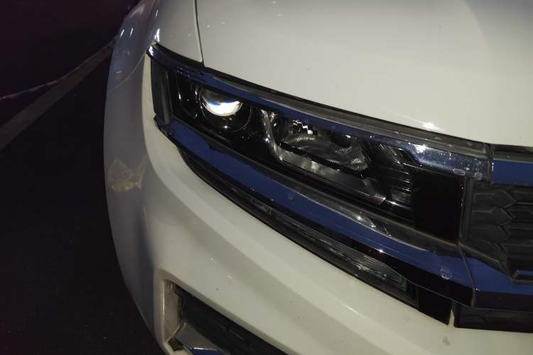 Used Zotye Domy X7 2018 2.0T Automatic Luxury Version Right Front Headlight