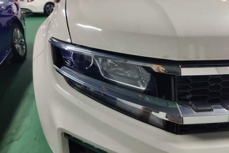 Used Zotye Domy X7 2018 2.0T Automatic Prestige Edition Right Front Headlight