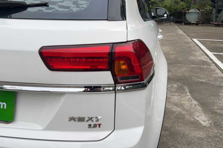Used Zotye Domy X7 2018 2.0T Automatic Prestige Edition Right Rear Taillight