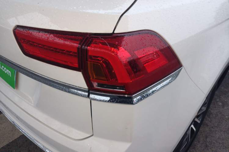 Used Zotye Domy X7 2018 2.0T Automatic Luxury Version Right Rear Taillight