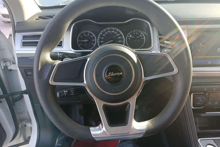 Used Zotye Domy X7 2018 2.0T Automatic Luxury Version Steering Wheel