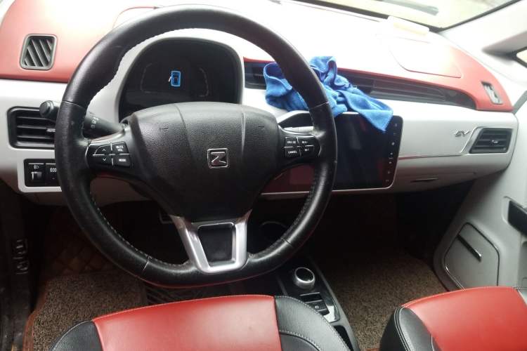 Used Zotye E200 2016 Three-Door Two-Seater Tech Edition Center Console
