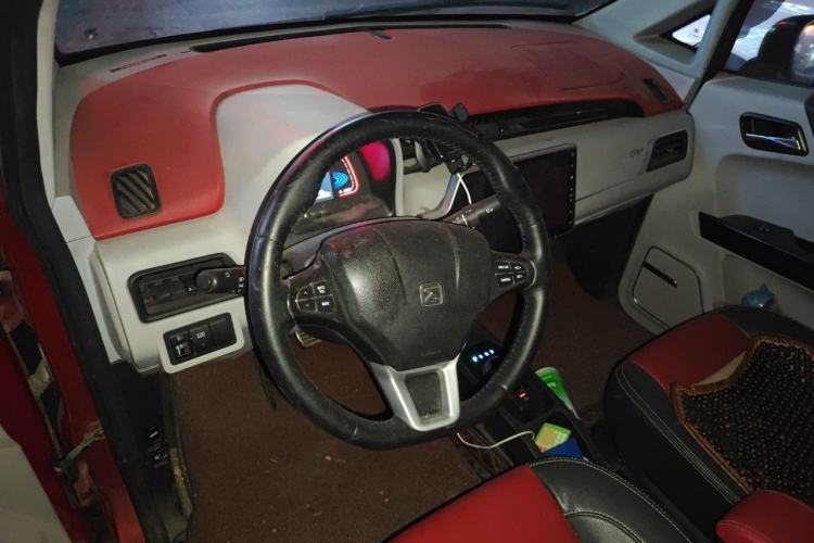 Used Zotye E200 2016 Three-Door Two-Seater Tech Edition Center Console