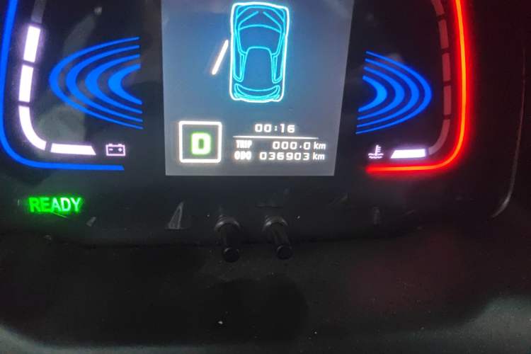 Used Zotye E200 2016 Three-Door Two-Seater Tech Edition Odometer Close Up