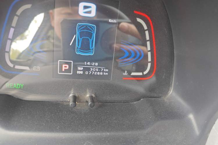 Used Zotye E200 2016 Three-Door Two-Seater Tech Edition Odometer Close Up