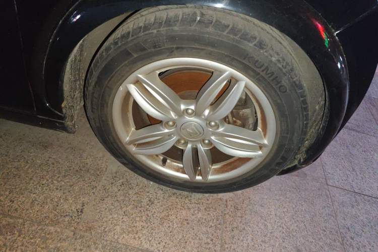 Used Zotye E200 2016 Three-Door Two-Seater Tech Edition Right Front Wheel Hub
