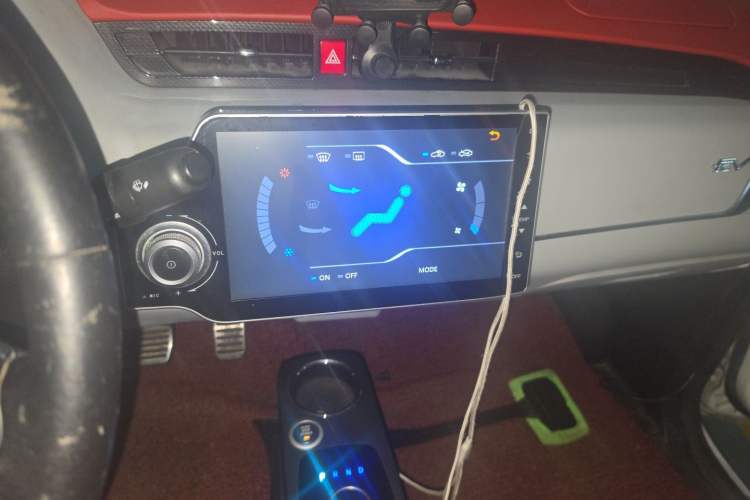 Used Zotye E200 2016 Three-Door Two-Seater Tech Edition Audio And AC Panel
