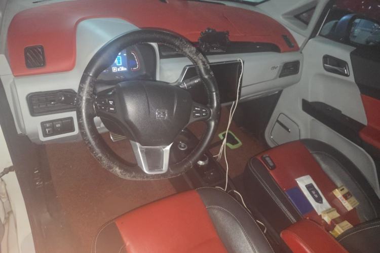 Used Zotye E200 2016 Three-Door Two-Seater Tech Edition Center Console