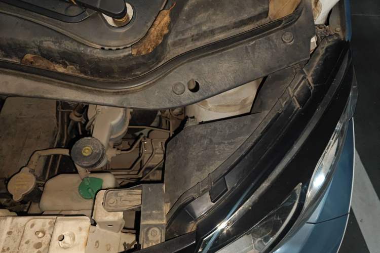 Used Zotye E200 2016 Three-Door Two-Seater Tech Edition Engine Bay Left