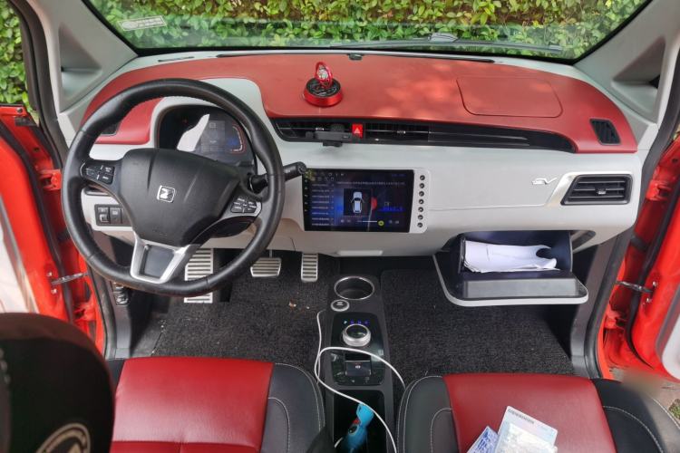 Used Zotye E200 2016 Three-Door Two-Seater Tech Edition Center Console