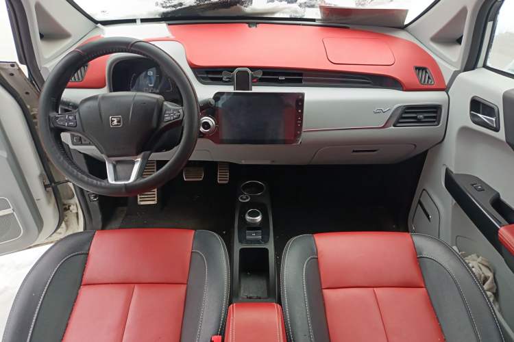 Used Zotye E200 2016 Three-Door Two-Seater Tech Edition Center Console