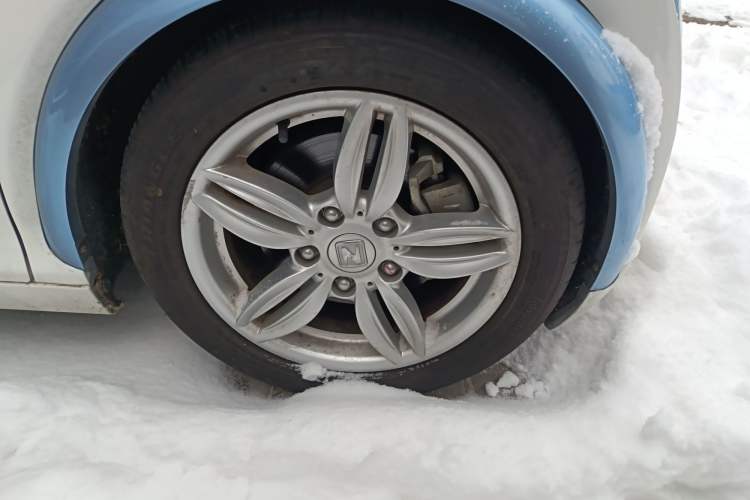 Used Zotye E200 2016 Three-Door Two-Seater Tech Edition Right Front Wheel Hub