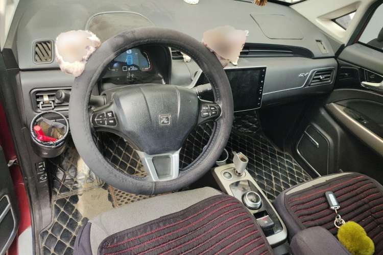 Used Zotye E200 2016 Three-Door Two-Seater Tech Edition Center Console