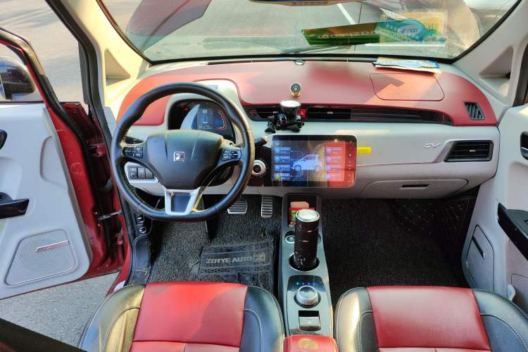 Used Zotye E200 2016 Three-Door Two-Seater Tech Edition Center Console