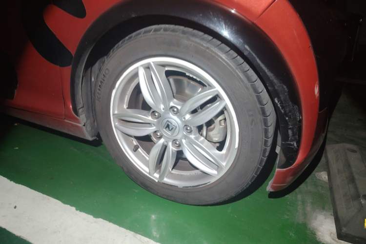 Used Zotye E200 2016 Three-Door Two-Seater Tech Edition Right Front Wheel Hub