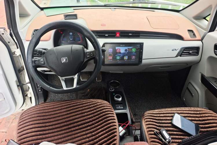 Used Zotye E200 2016 Three-Door Two-Seater Tech Edition Center Console