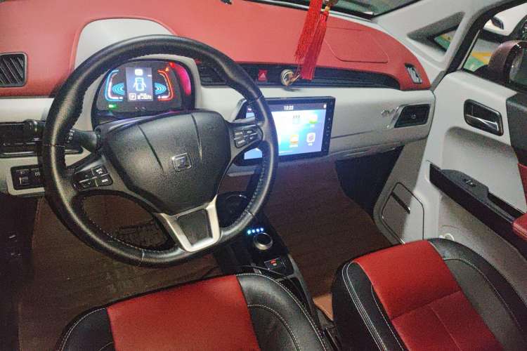Used Zotye E200 2016 Three-Door Two-Seater Tech Edition Center Console
