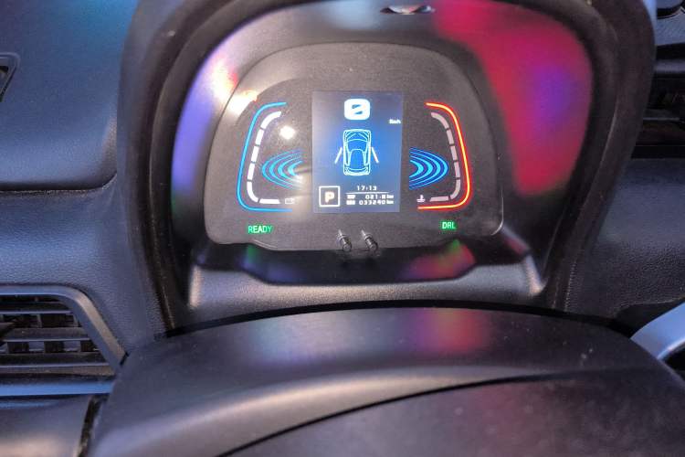 Used Zotye E200 2016 Three-Door Two-Seater Tech Edition Odometer Close Up