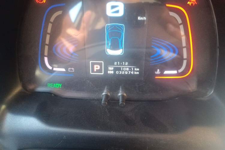 Used Zotye E200 2016 Three-Door Two-Seater Tech Edition Odometer Close Up