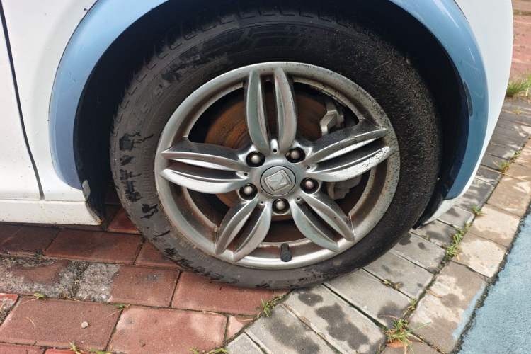 Used Zotye E200 2016 Three-Door Two-Seater Tech Edition Right Front Wheel Hub
