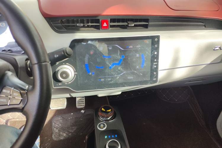 Used Zotye E200 2017 Luxury Model Audio And AC Panel