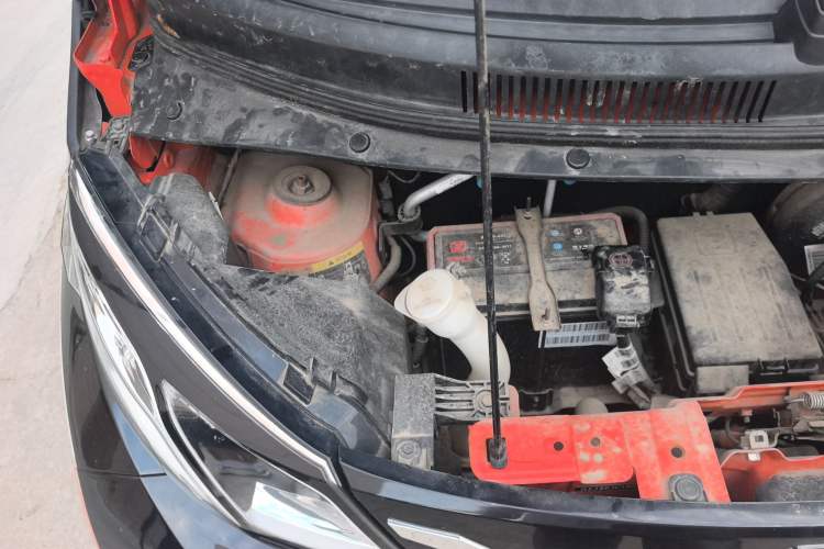 Used Zotye E200 2018 Flying Fish Model Engine Bay Right