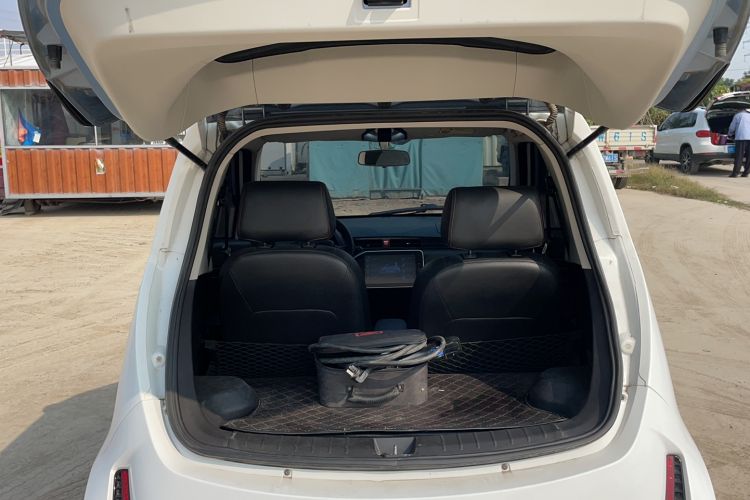 Used Zotye E200 2018 Pro Model Trunk