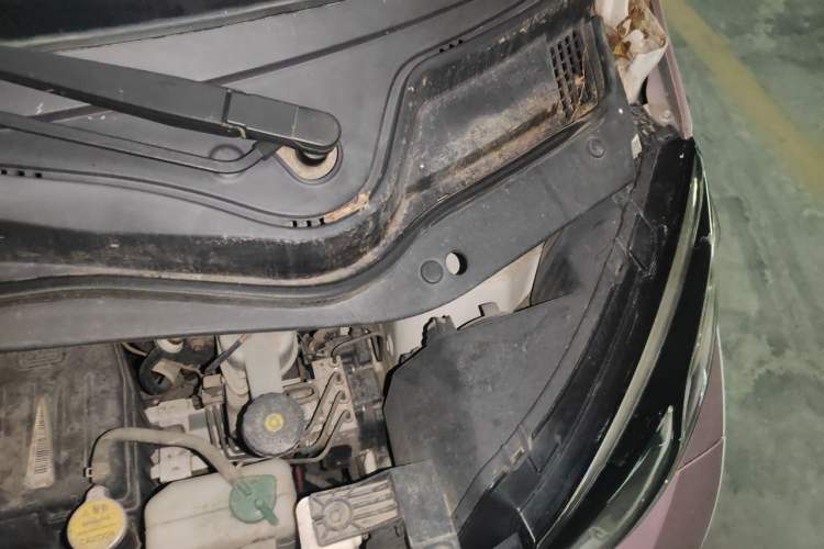Used Zotye E200 2018 Pro Model Engine Bay Left