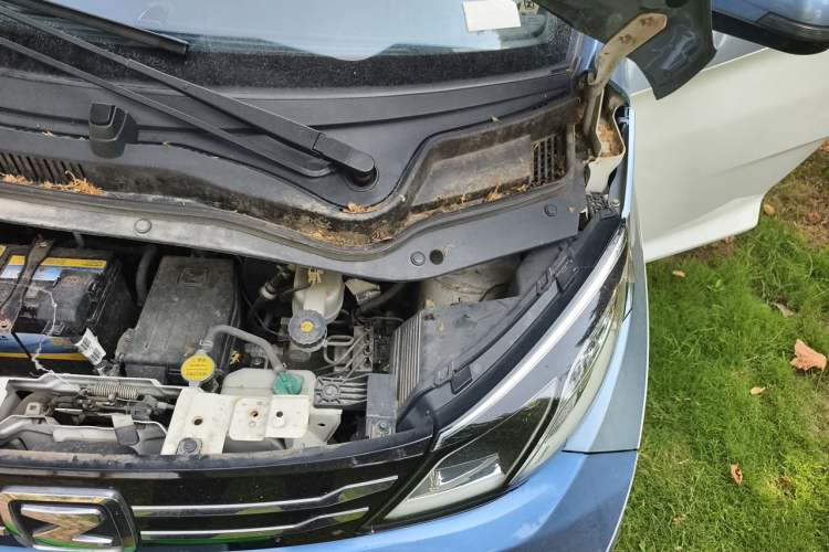 Used Zotye E200 2018 Pro Model Engine Bay Left