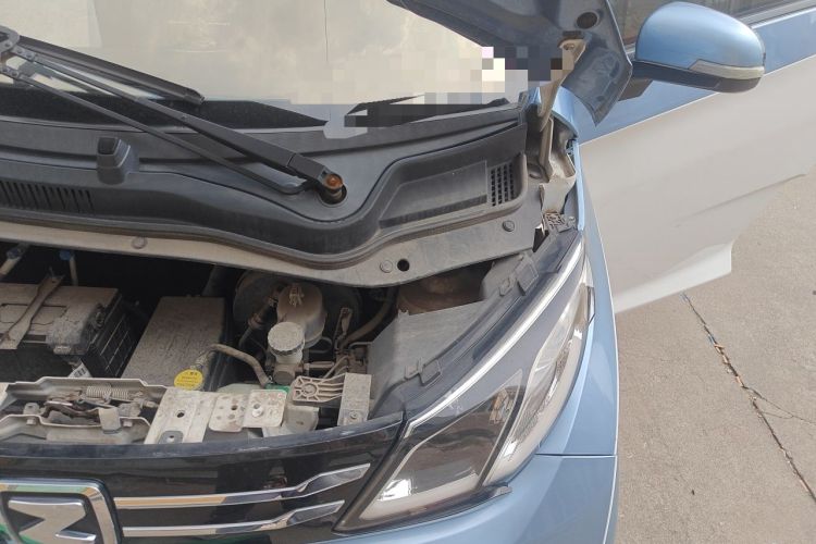 Used Zotye E200 2018 Flying Fish Model Engine Bay Left