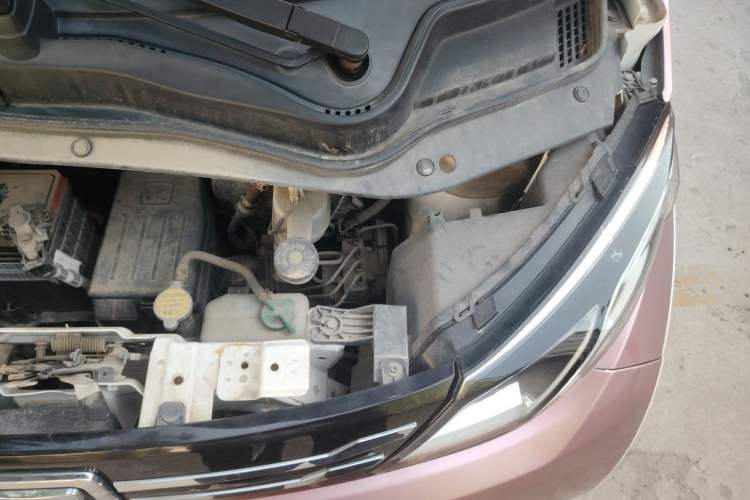 Used Zotye E200 2018 Flying Fish Model Engine Bay Left