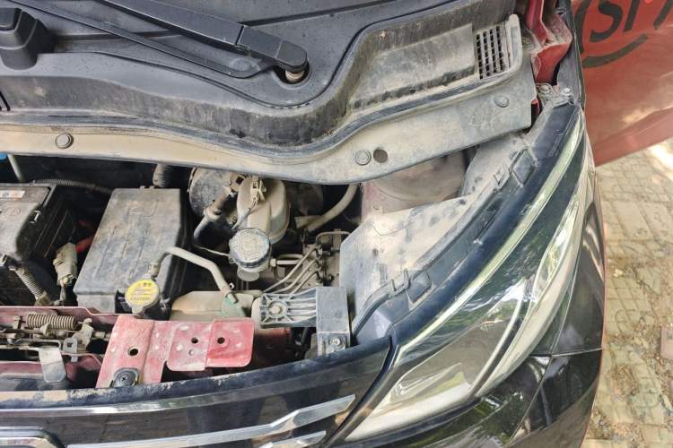 Used Zotye E200 2018 Pro Model Engine Bay Left