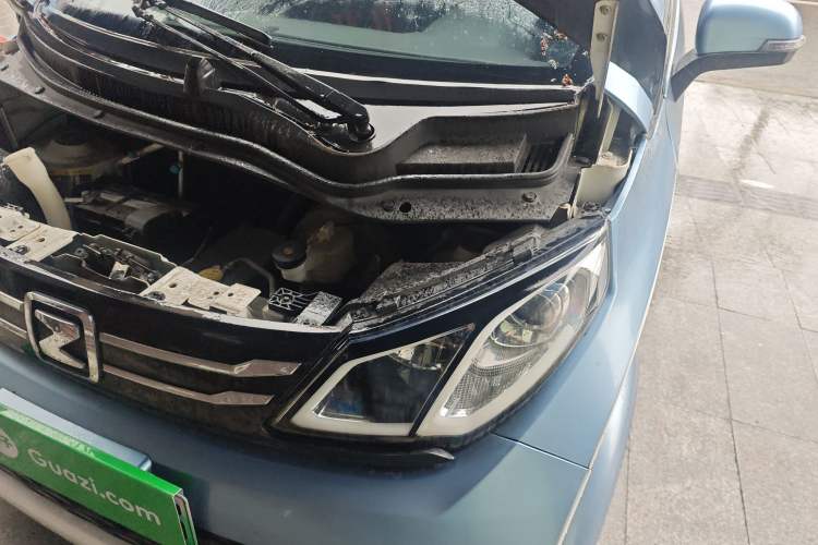 Used Zotye E200 2018 Pro Model Engine Bay Left
