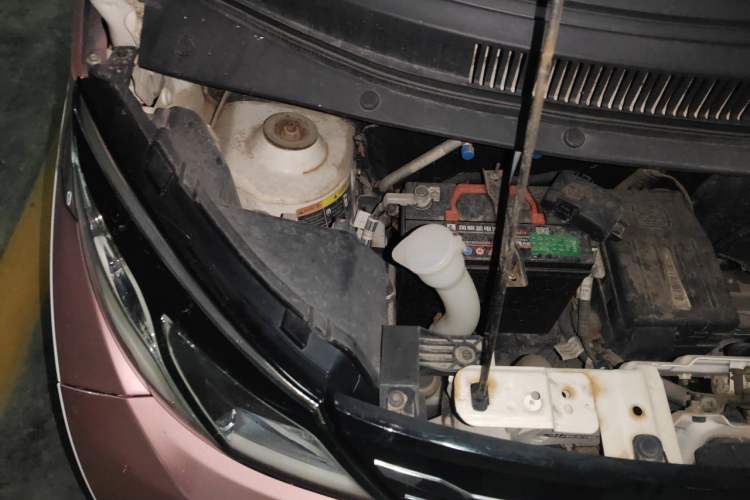 Used Zotye E200 2018 Pro Model Engine Bay Right