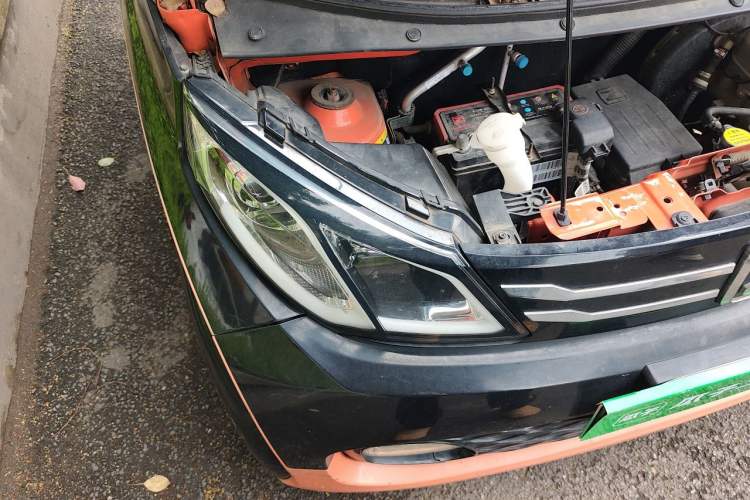 Used Zotye E200 2018 Pro Model Engine Bay Right