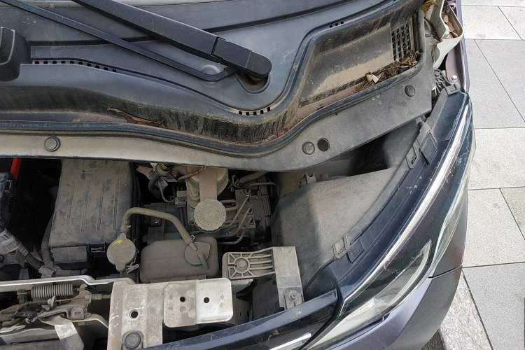 Used Zotye E200 2018 Flying Fish Model Engine Bay Left