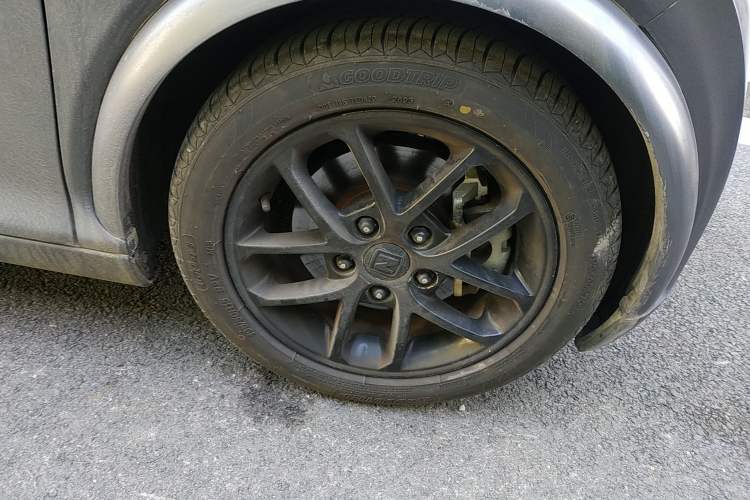 Used Zotye E200 2018 Flying Fish Model Right Front Wheel Hub