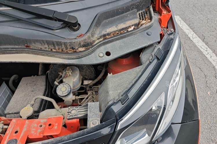 Used Zotye E200 2018 Pro Model Engine Bay Left