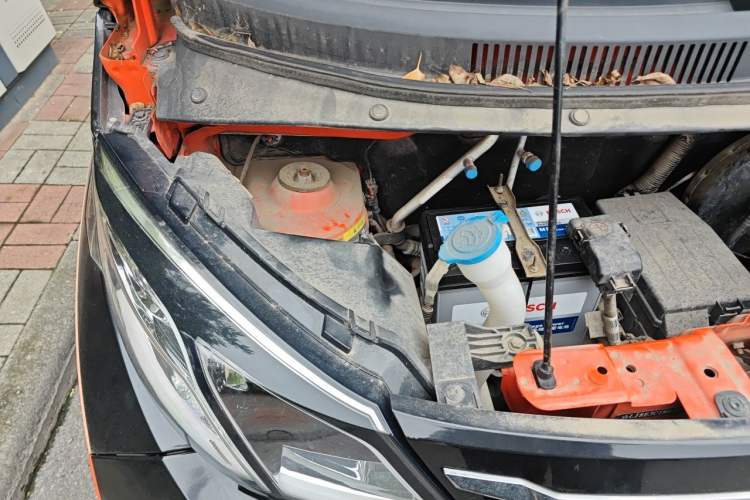 Used Zotye E200 2018 Pro Model Engine Bay Right