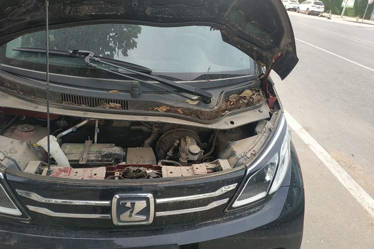 Used Zotye E200 2018 Flying Fish Model Engine Bay Left