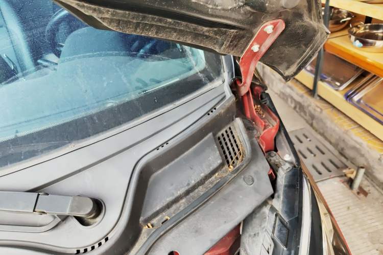 Used Zotye E200 2018 Pro Model Engine Bay Left