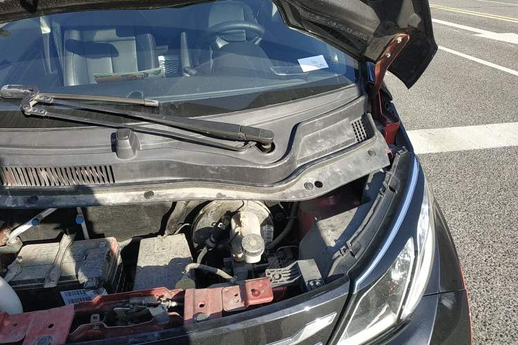 Used Zotye E200 2018 Pro Model Engine Bay Left
