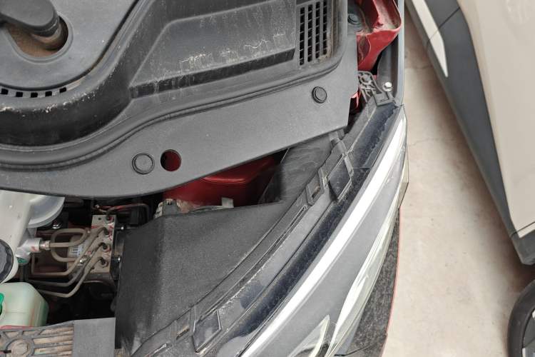 Used Zotye E200 2018 Flying Fish Model Engine Bay Left