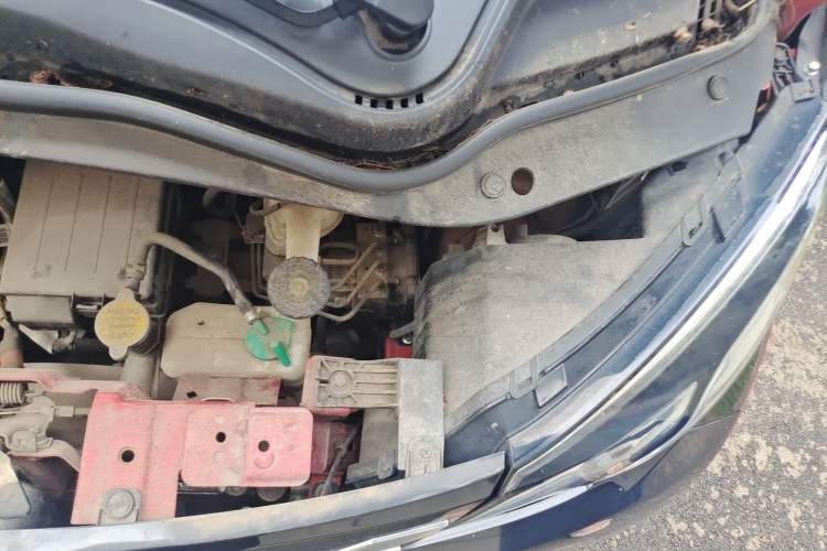 Used Zotye E200 2018 Pro Model Engine Bay Left