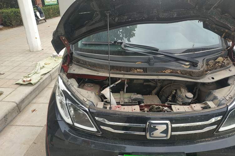 Used Zotye E200 2018 Flying Fish Model Engine Bay Right