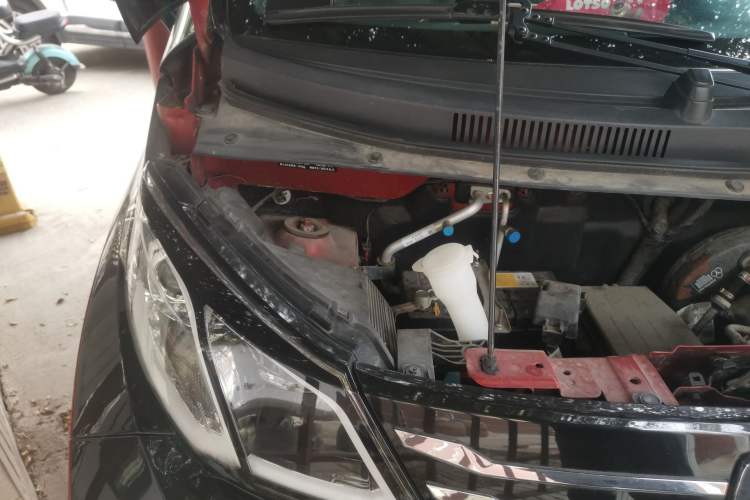 Used Zotye E200 2018 Pro Model Engine Bay Right