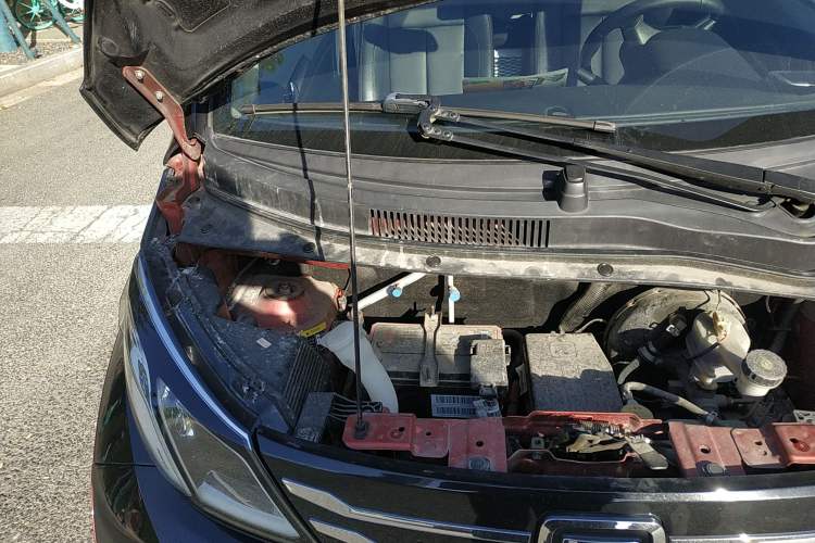 Used Zotye E200 2018 Pro Model Engine Bay Right