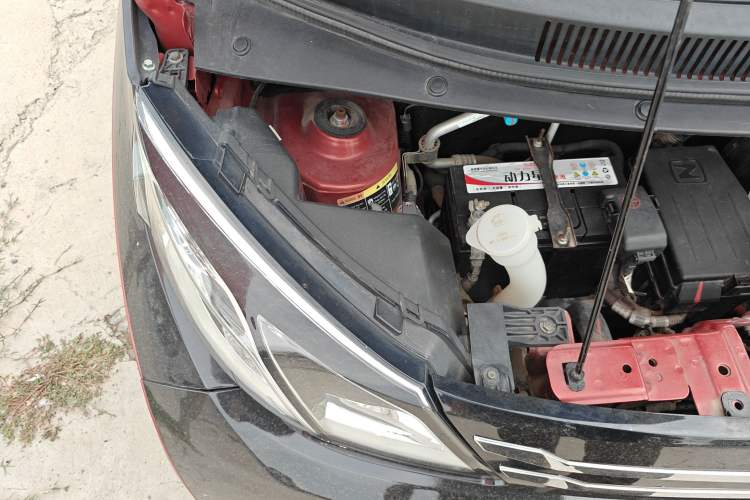 Used Zotye E200 2018 Flying Fish Model Engine Bay Right